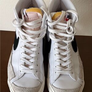 Used Nike Women’s Blazer Mid 77